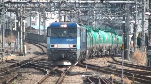 JR貨物EH200形電気機関車(EH200-1)立川駅に一時停車