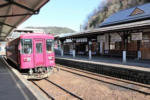 車窓の変化とともに、北濃駅に