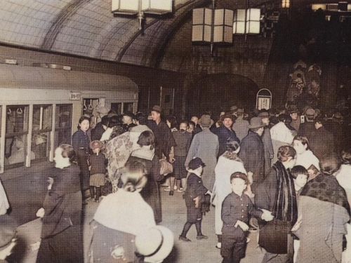 早大が技術開発した「siggraph2016_colorization」で昔の大阪市営地下鉄を着色したらリアルな当時が蘇ってめちゃくちゃ感動した話