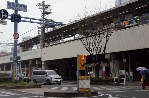 雨の阪神 野田駅前