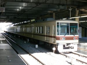 松戸駅に停車中の8888号