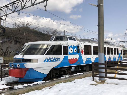 富士急行 吉田のうどんきっぷで行く 新倉屋の肉うどんと下吉田駅のブルートレインテラス