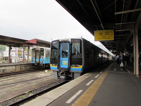 終点・宇和島駅で折り返す特急宇和海。 【2016年05月 愛媛県宇和島市】
