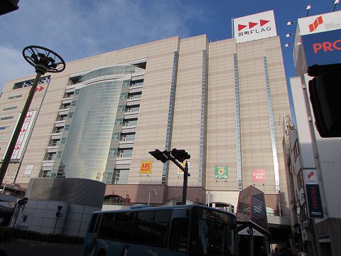 コトデンのターミナル「瓦町」に駅ビルとしてそびえたつ、瓦町フラッグ。 【2016年05月 香川県高松市】