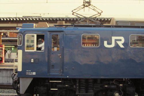 青梅線EF64 八高線キハ35 桜吹雪く山あいの駅にて 1994-04-17