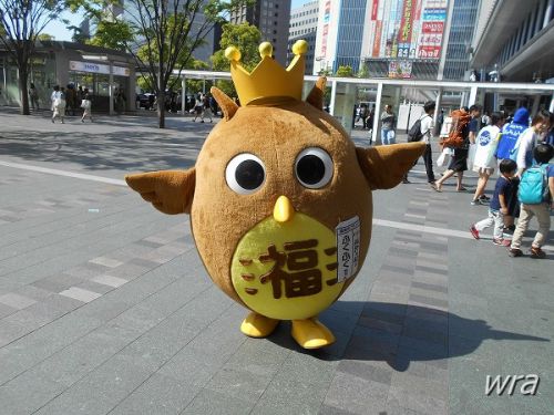 福津市のふくふくちゃん、博多駅前の「福津ぶらり市」に登場