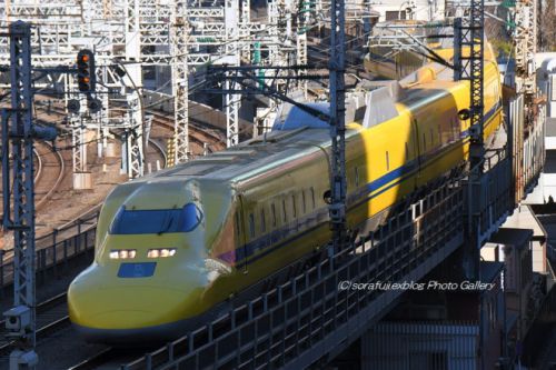 東京駅を出発 ドクターイエロー