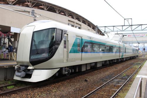 東武の臨時夜行列車「尾瀬夜行23:55」、2019年もリバティで運転! リクライニングシート、WiFi・コンセント装備で快適!