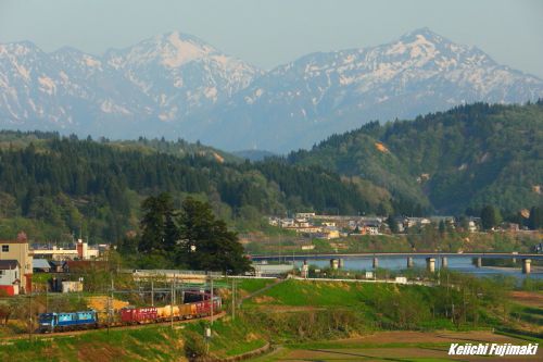 夕暮れの貨物列車2071レ