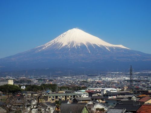 山々を眺めながら列車の旅、身延線、高山線など