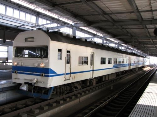 419系 北陸線 食パン電車