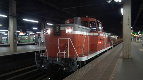 夜の札幌駅に《チキ工臨》が入線