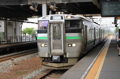 恵庭駅に、733。