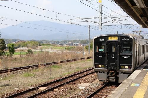 筑豊本線(福北ゆたか線)は、折尾駅に
