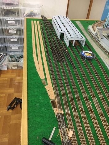 ヤード左側の敷設完了と、山中駅3線化妄想