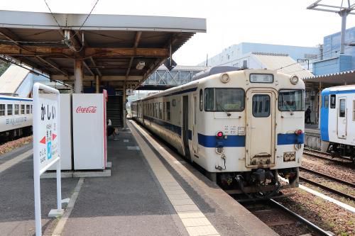 香椎線で西戸崎駅へ