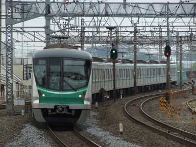 東京メトロ16000系　JR常磐線各駅停車成城学園前行き(白各停)
