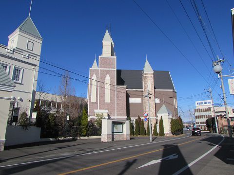 伊勢崎駅からマチナカへ向かう道で、何だか妙に目立つ建物。 【2017年12月 群馬県伊勢崎市】