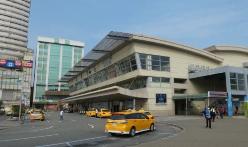 高雄駅をうろうろ