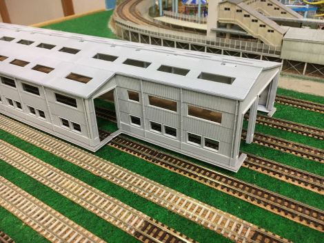 4線車庫の基礎工事 その4と、ちびちゃん鉄道カフェデビュー(犬)