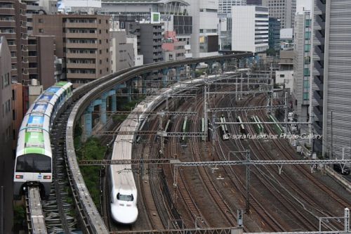 700系と東京モノレールの競演