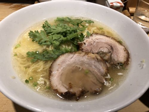 横浜駅 塩らー麺 本丸亭 鶴屋町店 春菊入り本丸塩ラーメンとミニまんま丼を味わう!