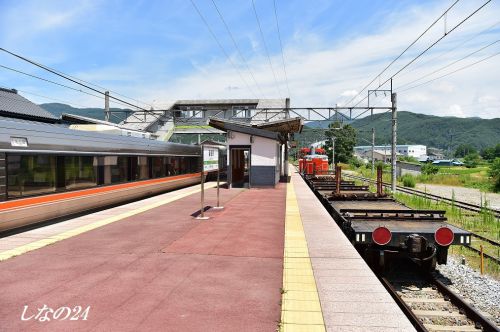 昼下がりの聖高原駅
