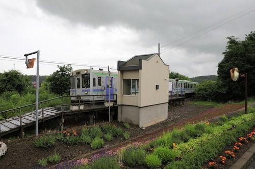 キハ150形気動車と北美瑛駅