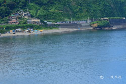 海側から見た青海川駅