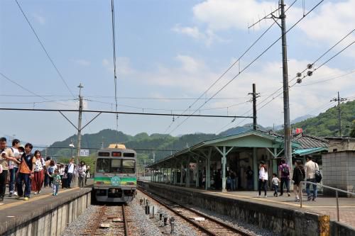三峰口駅にて