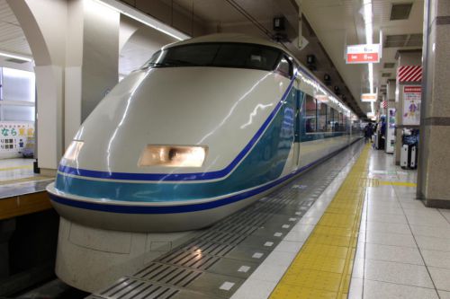 東武の夜行列車「日光夜行号」、2018年は新宿発・JR経由も運転! 早朝の紅葉を眺めるツアーとして発売!