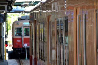 最後の赤胴車が走る阪神武庫川線
