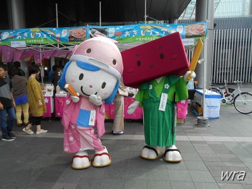 博多駅前で「おぎしフェア」開催 こい姫&ようかん右衛門も登場!