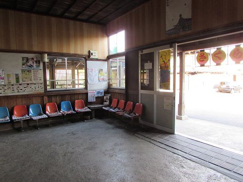 昭和の国鉄時代そのまんま?長良川鉄道の美濃市駅。 【2017年05月 岐阜県美濃市】