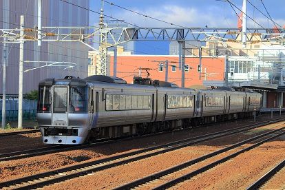皆さんは知っていますか?地震発生時の駅ホームや列車乗車時の対応について