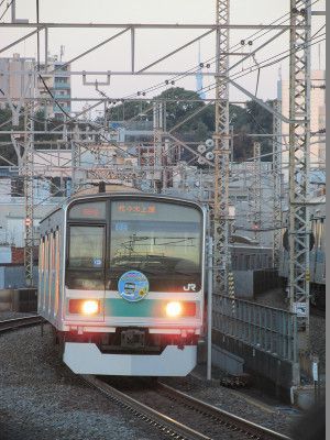 JR東日本209系1000番台 東京メトロ千代田線代々木上原行き行き(代走ありがとうヘッドマーク)