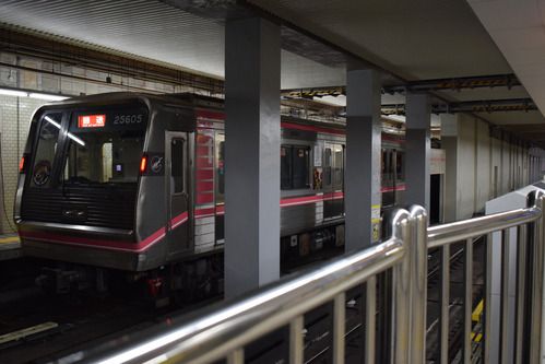 民営化後初の千日前線ハロウィン装飾列車