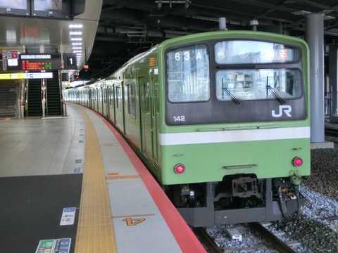 【試運転?】 新大阪駅 おおさか東線ホームに黄緑の201系が!(2018年11月)