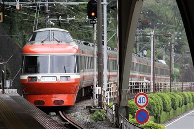 ありがとう、小田急7000形「LSE」~箱根湯本駅を発車します