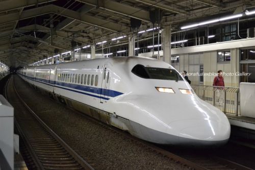 700系 夜の京都駅にて