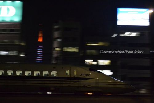 新幹線 夜の街を行く7