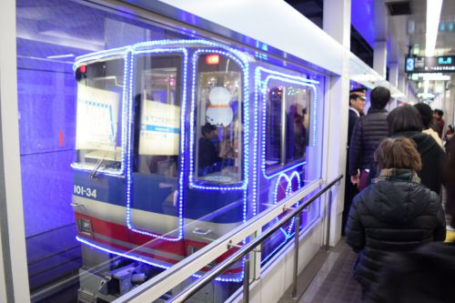 【ニュートラム】イルミネーション列車を運行開始!今年は元OTSの101-34Fが担当