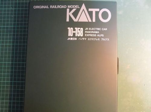 KATOの10-150 JR東日本 パノラマエクスプレスアルプスを見る
