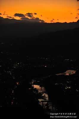 暮相の親鼻鉄橋(荒川橋梁)を渡る鉱石返空列車