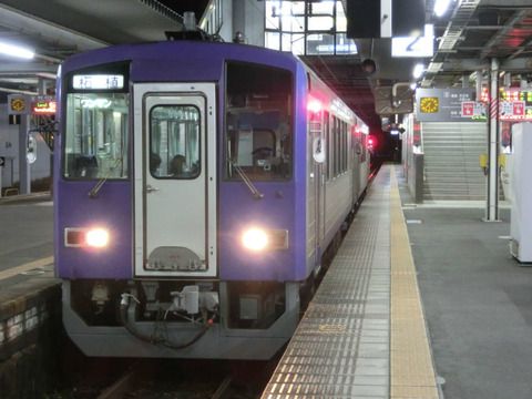加茂駅で普通 「伊賀上野行き」 を撮る(2018年12月)