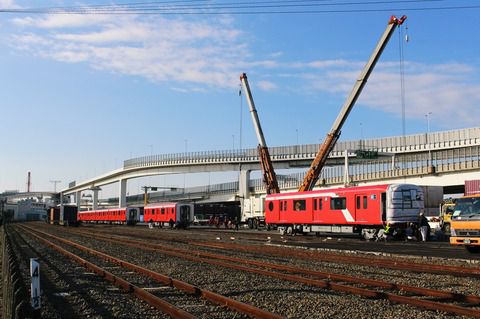 神奈川臨海鉄道35-5(東京メトロ2000系2103F編成甲種 横浜本牧駅)