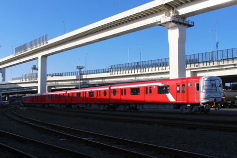 神奈川臨海鉄道35-3(東京メトロ2000系2103F編成甲種 DD5519 横浜本牧駅)