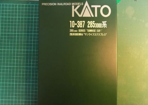 KATOの10-387 285系3000番台「サンライズエクスプレス」7両セット(JR東海仕様)を見る。