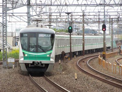 東京メトロ16000系 JR東日本常磐線各駅停車唐木田行き(白)