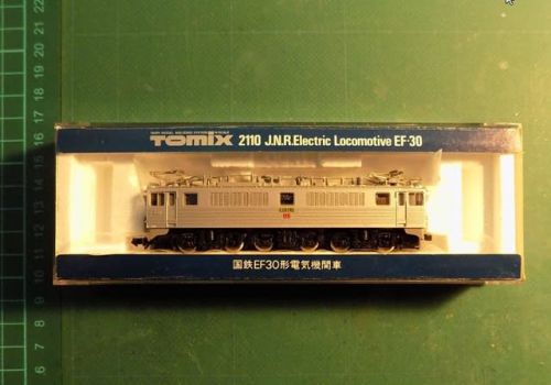 TOMIXの2110国鉄EF30形電気機関車を見る